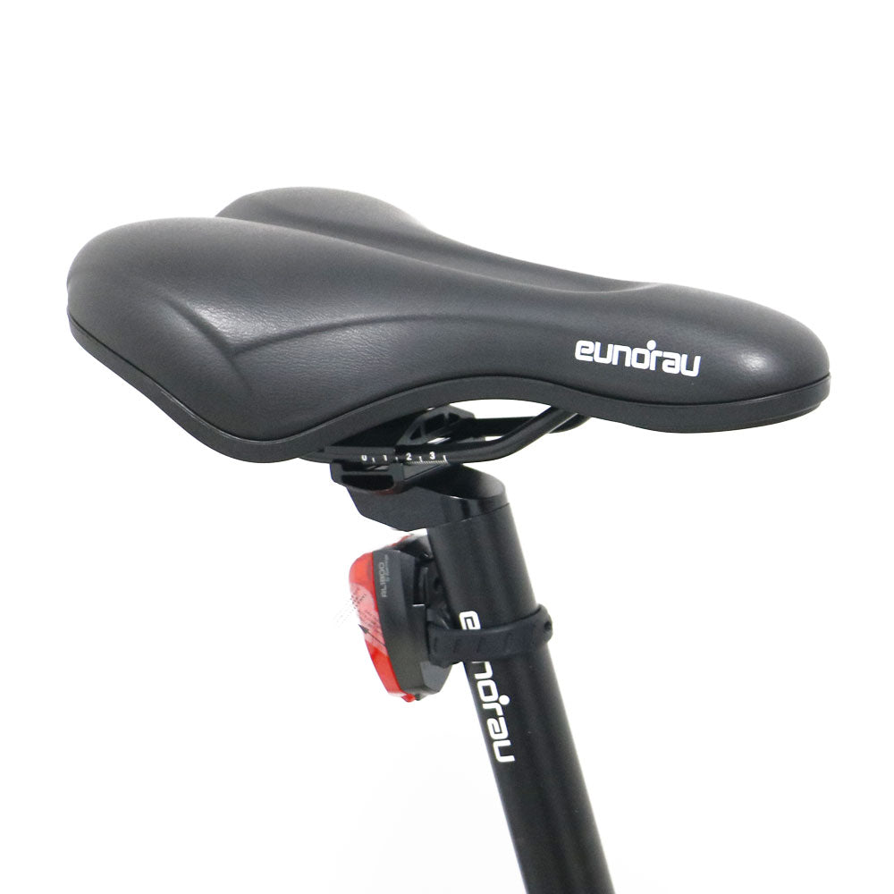Bicycle seat with adjustable seat post on a white background, featuring the brand 'eundrau'.