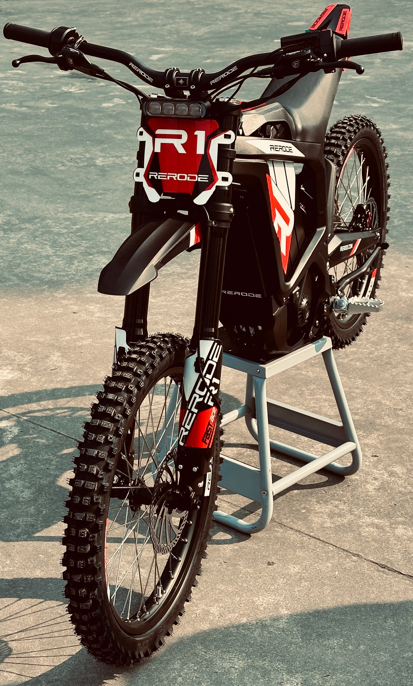 R1 Electric Dirt Bike - 4000W 72V, 55MPH, 75-Mile Range